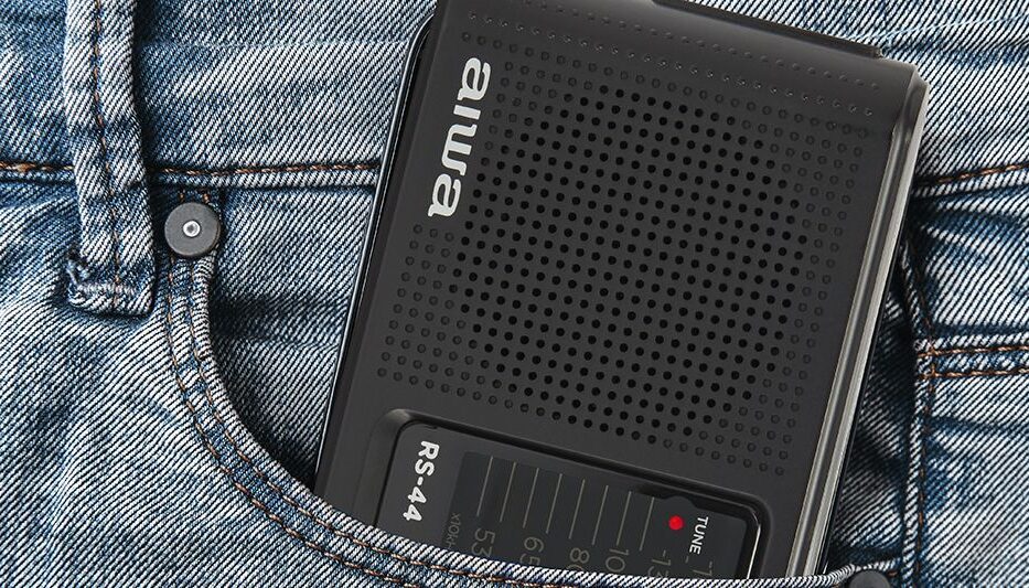 Aiwa Pocket Radio With Earphones