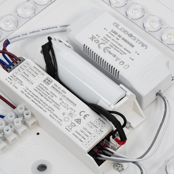 EMERGANO 60992 Πλαφονιέρα Οροφής LED 30W 3000lm 120° AC 220-240V με Ενσωματωμένο Σύστημα Emergency Li-ion 3450mAh/12.8Wh με Αυτονομία έως 3hrs - Αδιάβροχη IP54 Φ38 x Υ5.3cm Ψυχρό Λευκό 6000K - Λευκό - Bridgelux Chips - 3 Years Warranty