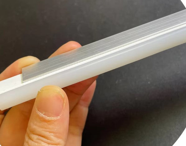 SE-SCL-126 STRAIGHT ALUMINIUM CLIPS 1M FOR SILICON 1,2*0,6CM (77-50536)